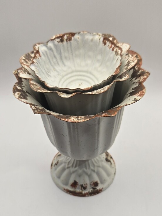 Other - Set Of 3 Nesting Mini Planters Rustic Metal Scalloped Edges Home Decor
